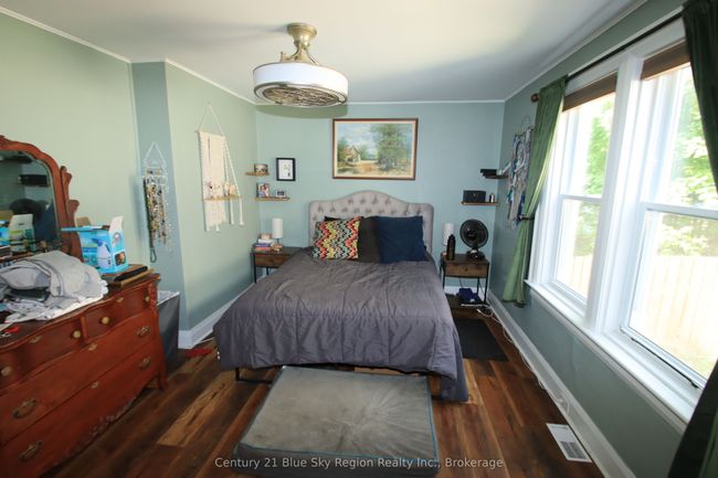 275 Fifth Ave E, Home with 4 bedrooms, 2 bathrooms and 3 parking in North Bay ON | Image 6