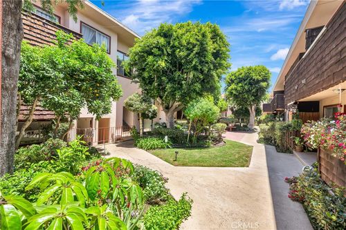 56-5349 Newcastle Ave, Encino, CA, 91316-3092 | Card Image