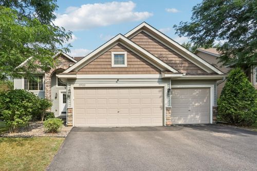 15922 Farnham Ave N, Hugo, MN, 55038-9000 | Card Image