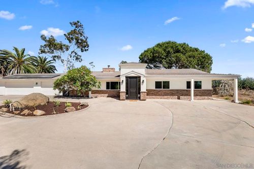 38795 Harris Trl, Fallbrook, CA, 92028-9725 | Card Image