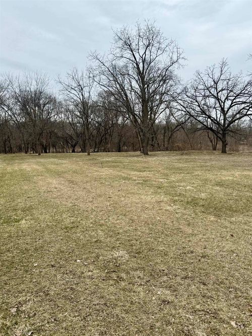 102 13th Ave Sw, Oelwein, IA, 50662 | Card Image