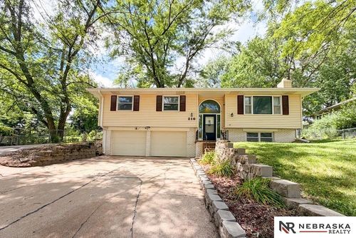 216 Douglas Dr, Bellevue, NE, 68005-2455 | Card Image