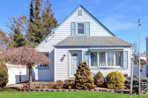 156 White Rd, Mineola, NY, 11501-2248 | Card Image