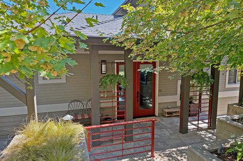 180 Logan Dr, Ashland, OR, 97520-6602 | Card Image
