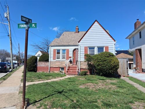 2 Fordham Pl, Hempstead, NY, 11550-6404 | Card Image