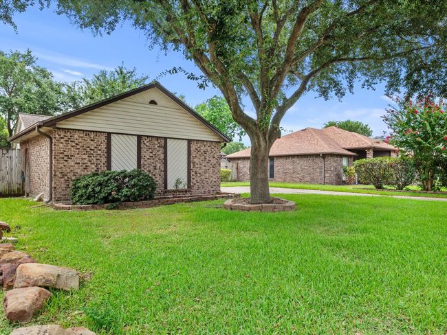 10928 Collingswood Dr, House other with 3 bedrooms, 3 bathrooms and 2 parking in La Porte TX | Image 5