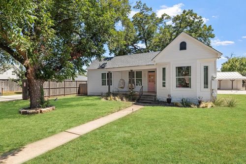 703 E Highway St, Fredericksburg, TX, 78624-5248 | Card Image