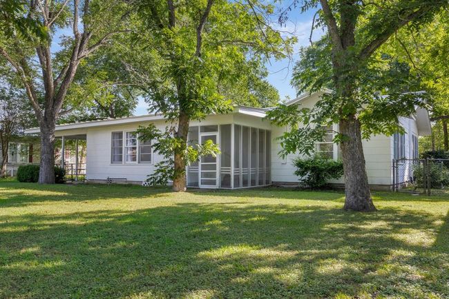 628 S Madison St, House other with 2 bedrooms, 2 bathrooms and 1 parking in La Grange TX | Image 23