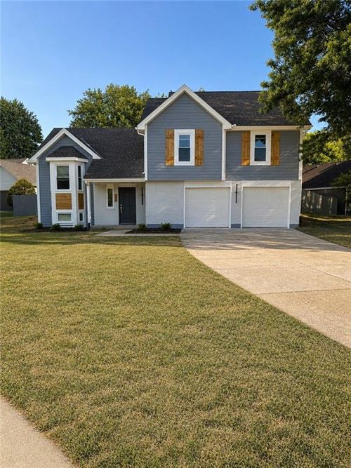 412 Ne Deerfield Ct, Lee's Summit, MO, 64086-3398 | Card Image