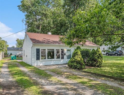 4893 Corduroy Rd, Mentor, OH, 44060-1216 | Card Image