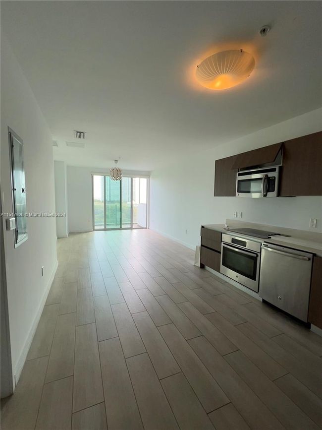 803 - 1600 Sw 1st Ave, Condo with 1 bedrooms, 1 bathrooms and null parking in Miami FL | Image 3