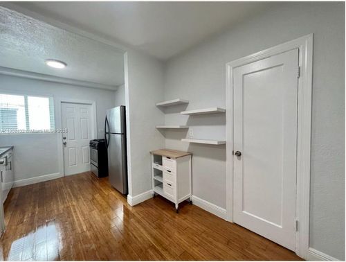 apt-10-7315 Carlyle Ave, Miami Beach, FL, 33141-2606 | Card Image