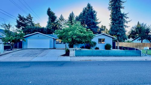 1430 S Oakdale Ave, Medford, OR, 97501-3752 | Card Image