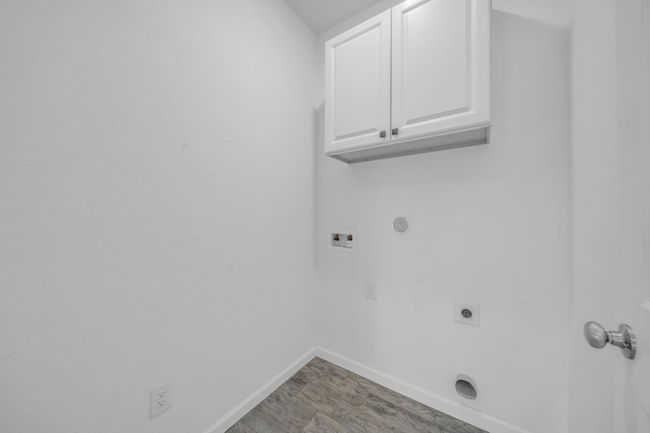 Washer and dryer room | Image 21