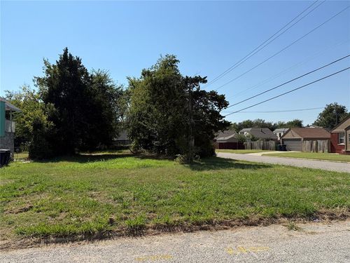 2400 Ne 25th St, Oklahoma City, OK, 73111-3504 | Card Image