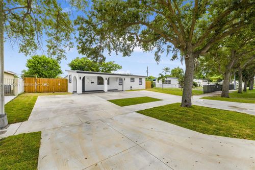 5425 Sw 112th Ave, Miami, FL, 33165-6947 | Card Image