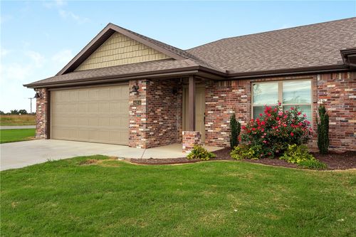 1411 Summer Ave, Centerton, AR, 72719-6032 | Card Image