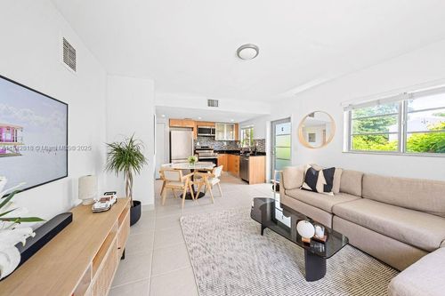 apt-3-1050 7th St, Miami Beach, FL, 33139-5946 | Card Image