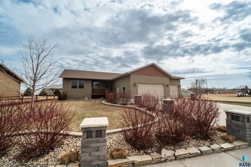 101 E Main St, Canistota, SD, 57012-2065 | Card Image