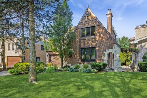 6612 N Ramona Ave, Lincolnwood, IL, 60712-3028 | Card Image