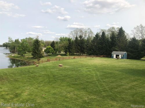 10911 Devils Lake Hwy, Addison, MI, 49220-9539 | Card Image