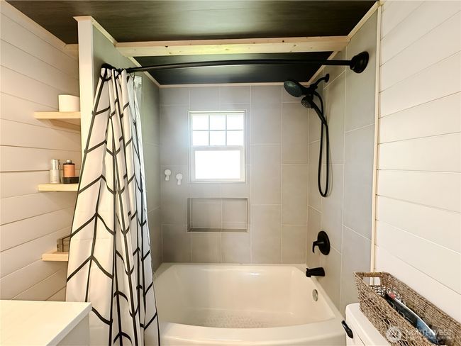 Bathroom | Image 13
