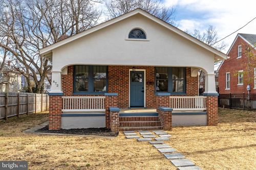 672 Sherwood Ave, Waynesboro, VA, 22980-6053 | Card Image