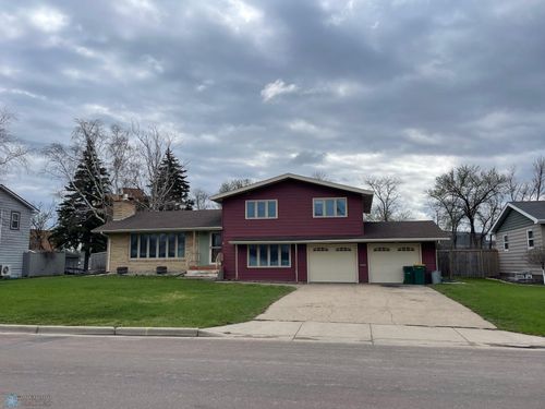 607 14th Ave N, Wahpeton, ND, 58075-3610 | Card Image