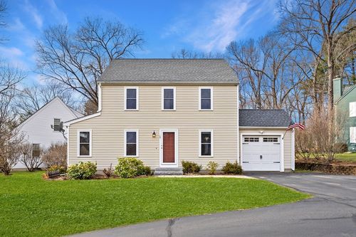 18 Blueberry Ln, Hudson, MA, 01749-2861 | Card Image