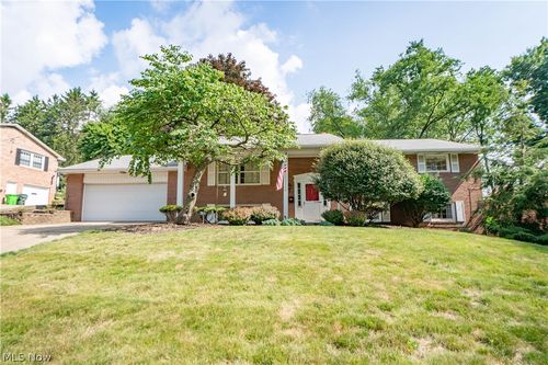 511 Bachtel St Se, North Canton, OH, 44720-3144 | Card Image