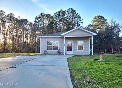 2219 Hudson St, Waveland, MS, 39576-2011 | Card Image