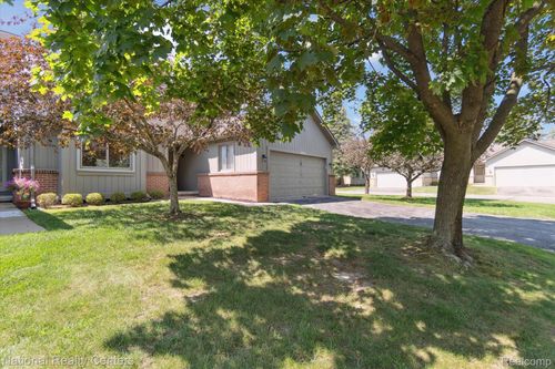 31535 Merriwood Park Dr, Livonia, MI, 48152-1399 | Card Image