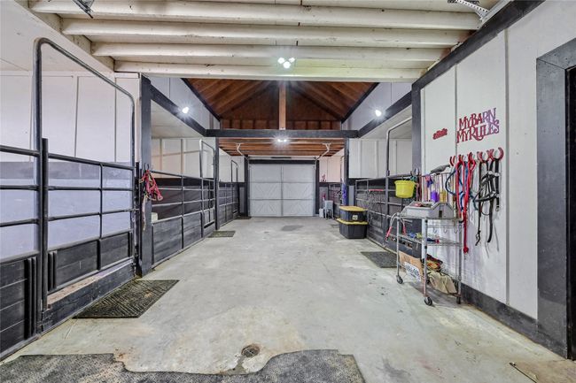 View of garage | Image 39