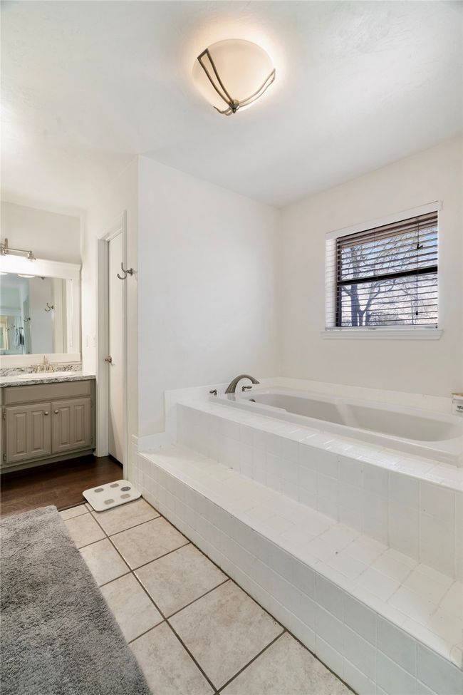 1005 42 Nd St Se, House other with 3 bedrooms, 4 bathrooms and null parking in Paris TX | Image 9