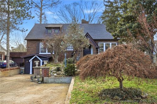 204 Rosewood Dr, Clarksville, IN, 47129-1638 | Card Image