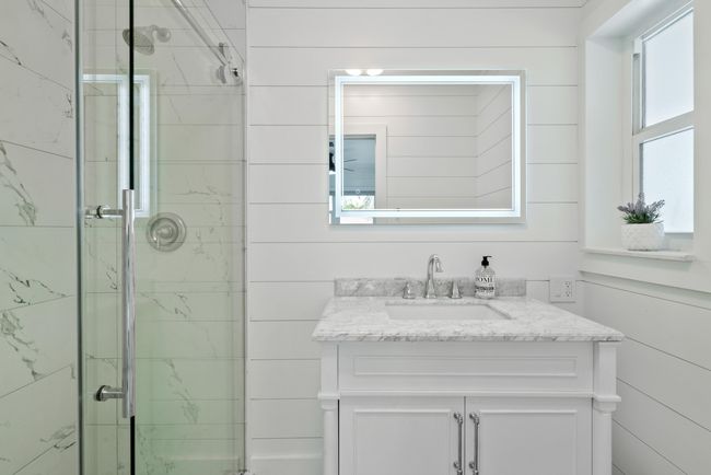 Upstairs Bathroom in Bedroom 4 | Image 33
