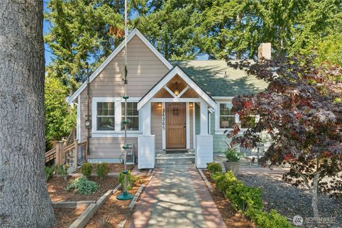 24305 90th Ave W, Edmonds, WA, 98026-9012 | Card Image