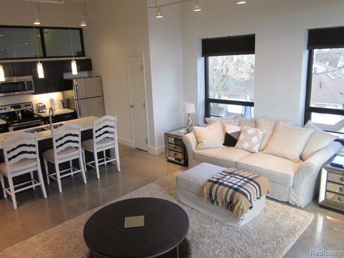 ste-303-3099 Biddle Ave, Wyandotte, MI, 48192-4092 | Card Image