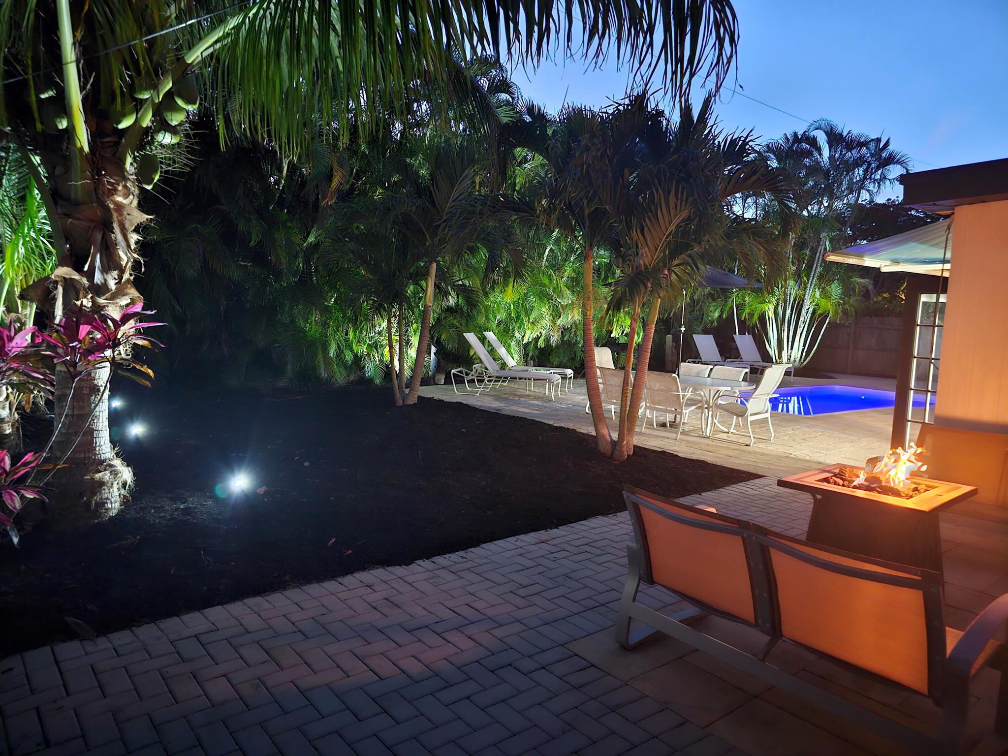 Joan Dr, West Palm Beach, FL 33410