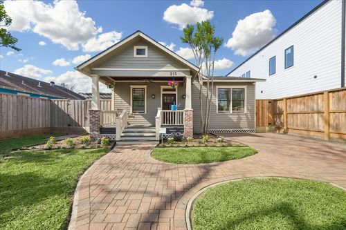 215 E 26th St, Houston, TX, 77008-2125 | Card Image