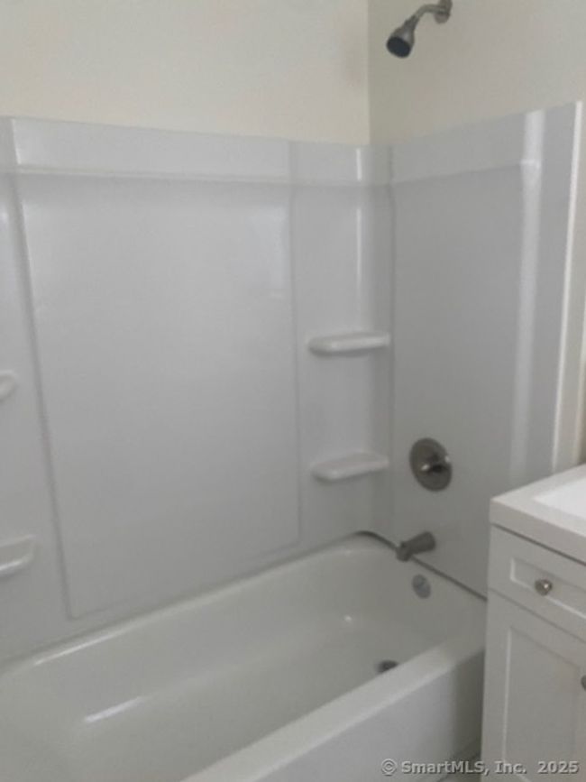 FL-2ND - 172 Beaver St, Home with 2 bedrooms, 1 bathrooms and 1 parking in Ansonia CT | Image 11