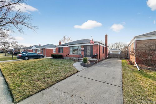 26117 Cubberness St, Saint Clair Shores, MI, 48081-3314 | Card Image