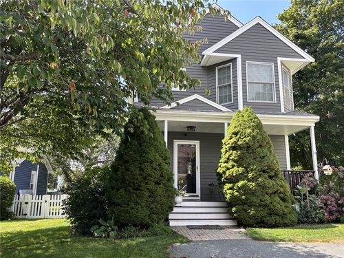 28 Fenner Ave, Newport, RI, 02840-1833 | Card Image