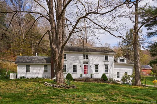 457 Round Lake Rd, Rhinebeck, NY, 12572-3065 | Card Image