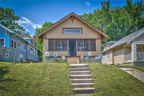 4216 College Ave, Kansas City, MO, 64130-1450 | Card Image