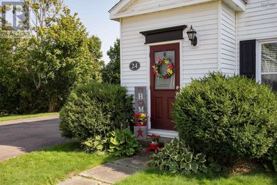 24 Pleasant St, House other with 4 bedrooms, 2 bathrooms and null parking in Parrsboro NS | Image 2