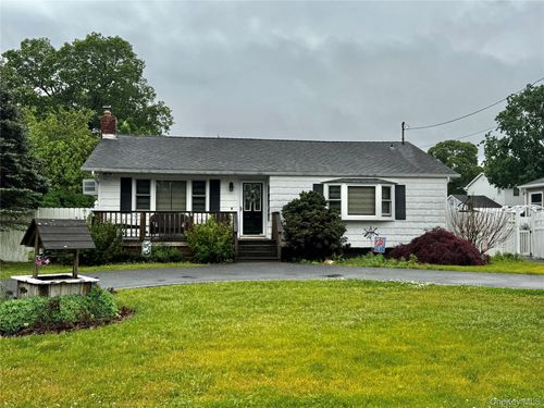 30 Woodmere Place, Brookhaven, NY, 11784 | Card Image