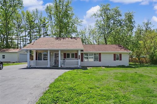 5555 Thrush Ave, Decatur, IL, 62521-1861 | Card Image