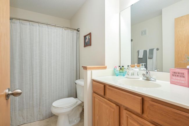 Upstairs full guest bath | Image 18