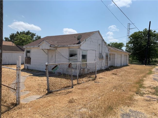 225 E Main St, House other with 3 bedrooms, 2 bathrooms and null parking in Bishop TX | Image 11